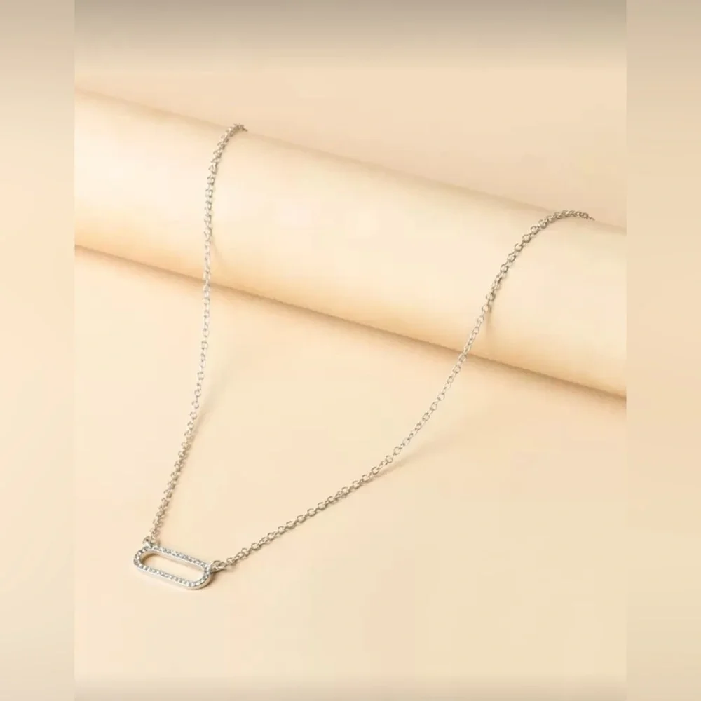 Silver Tone Necklace with Oval Pendant‎
